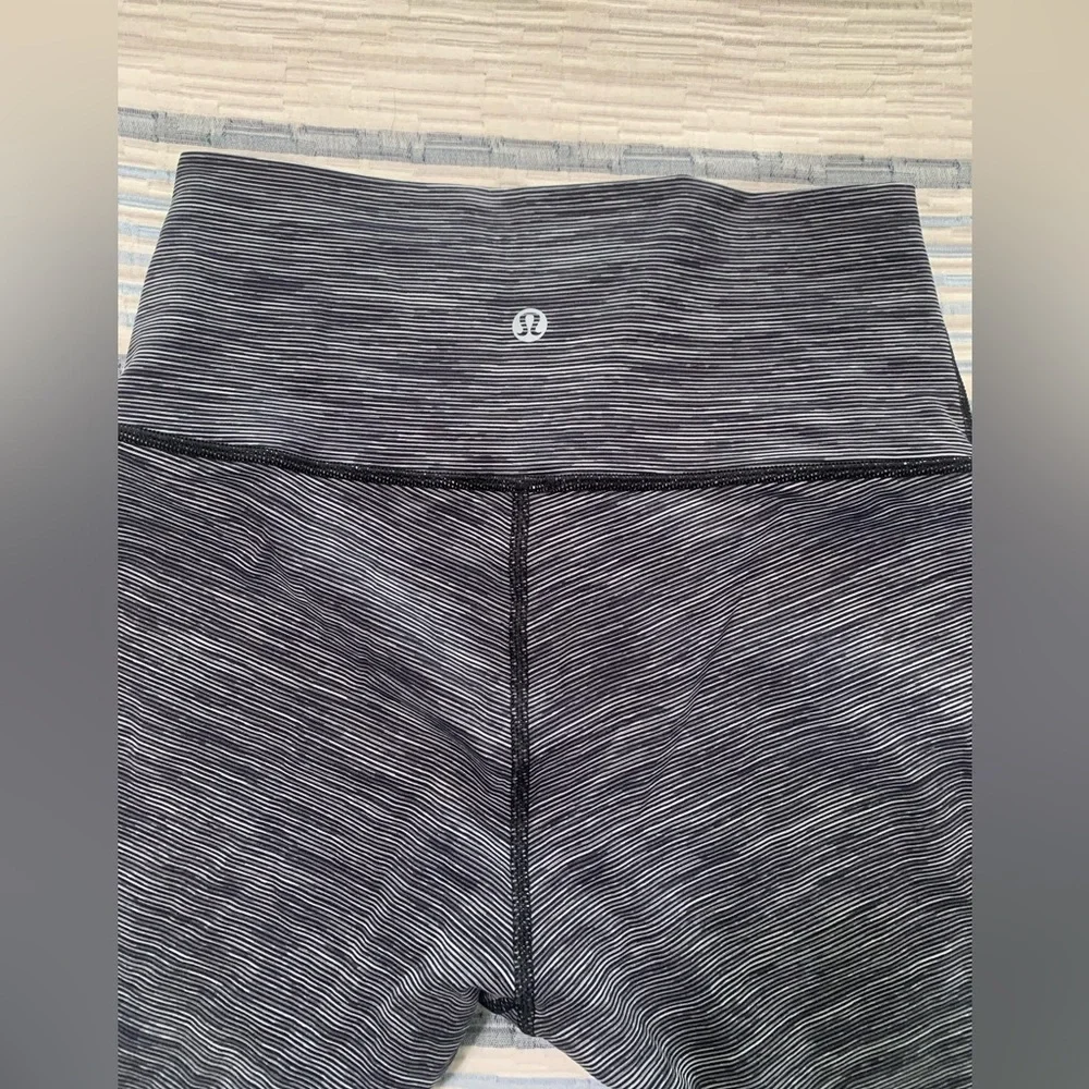 Lululemon Gray Capri with‎ inside pocket